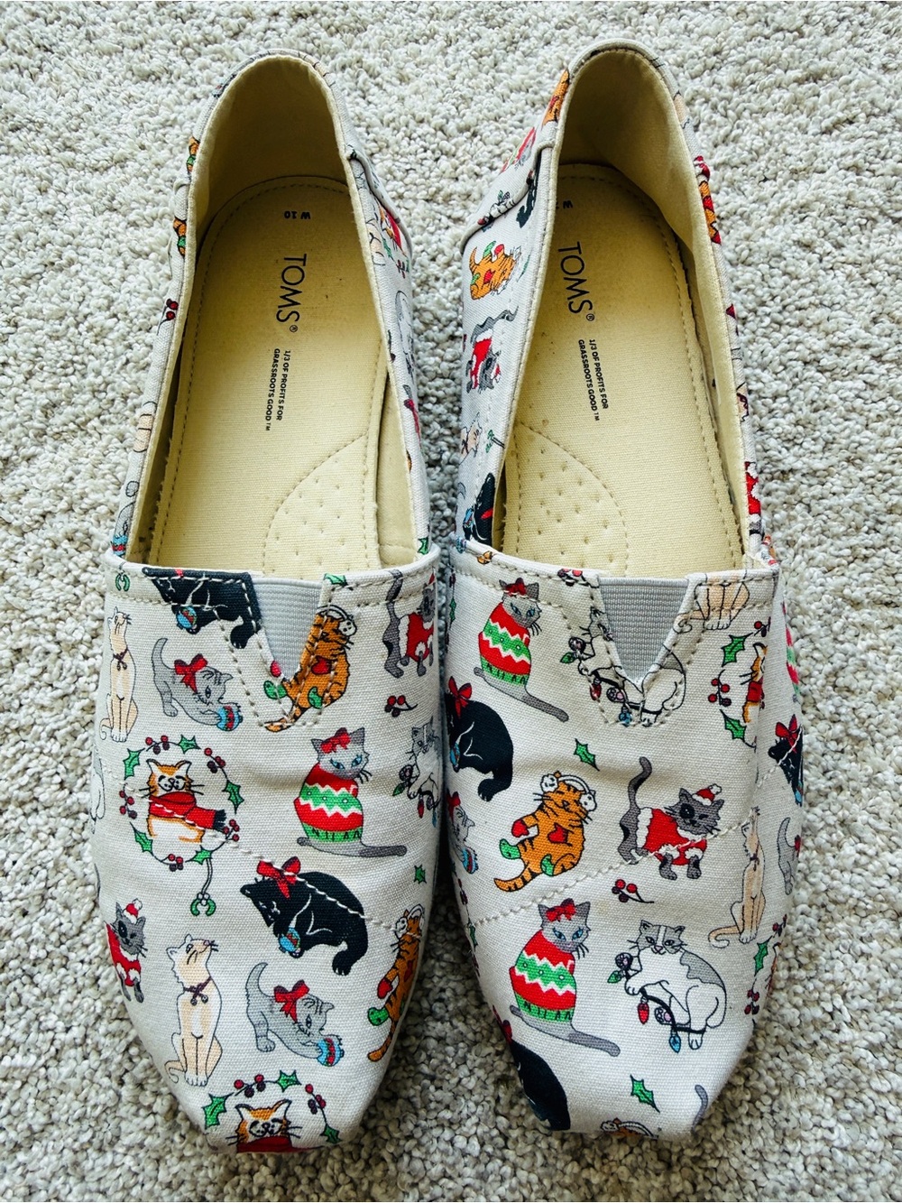 TOMS Women's Christmas Cats Print Flats Shoes size women’s 10.
